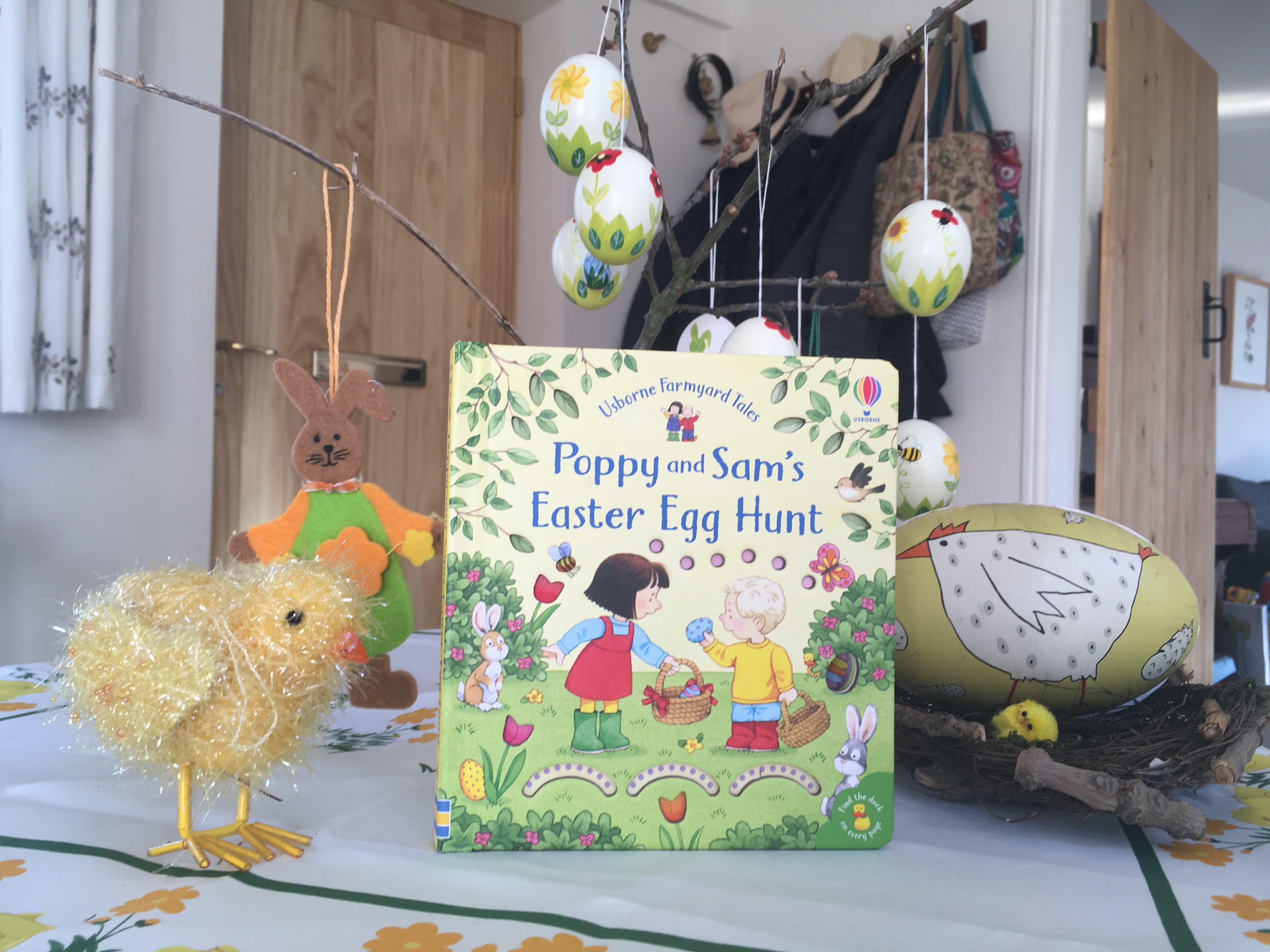 THE EGGCELLENT HIDE & SEEK GAME - The Toy Book